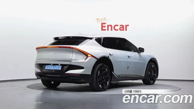 Kia EV6 2025 — фото 2