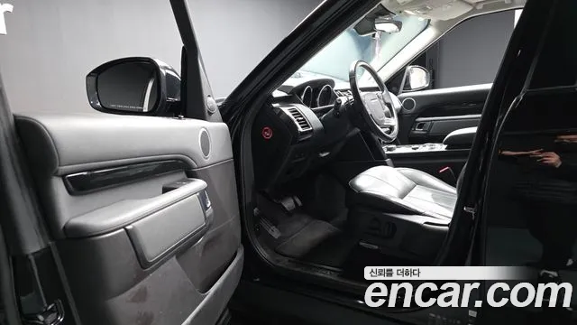 Land Rover Discovery 2018 — фото 10