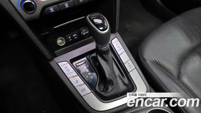 Hyundai AVANTE 2016 — фото 12