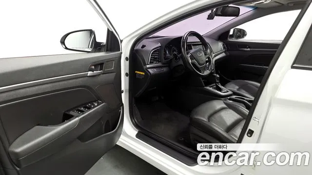 Hyundai AVANTE 2016 — фото 13
