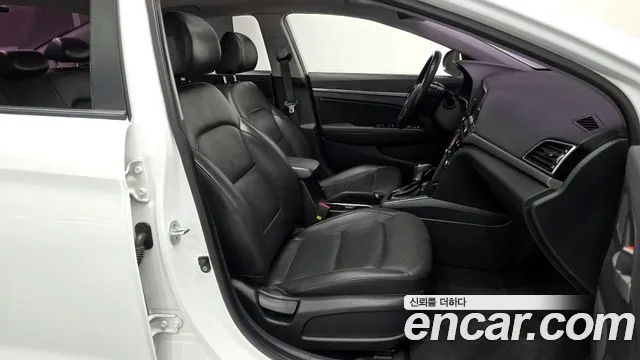 Hyundai AVANTE 2016 — фото 17