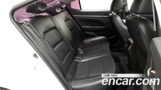Hyundai AVANTE 2016 — фото 18