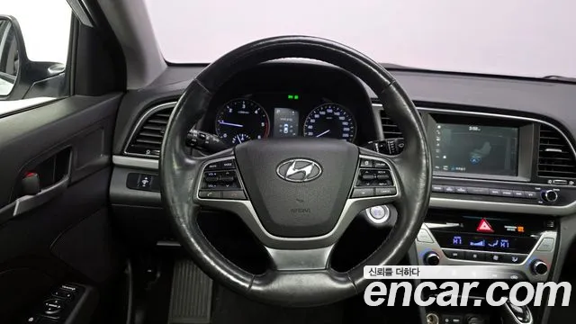 Hyundai AVANTE 2016 — фото 19