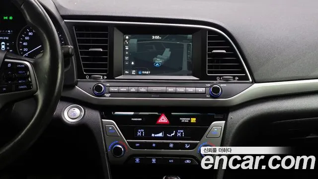 Hyundai AVANTE 2016 — фото 20