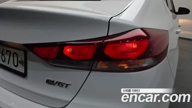 Hyundai AVANTE 2016 — фото 9