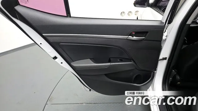Hyundai AVANTE 2016 — фото 14
