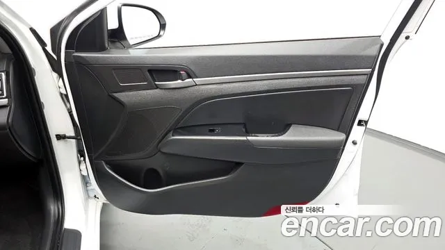 Hyundai AVANTE 2016 — фото 15