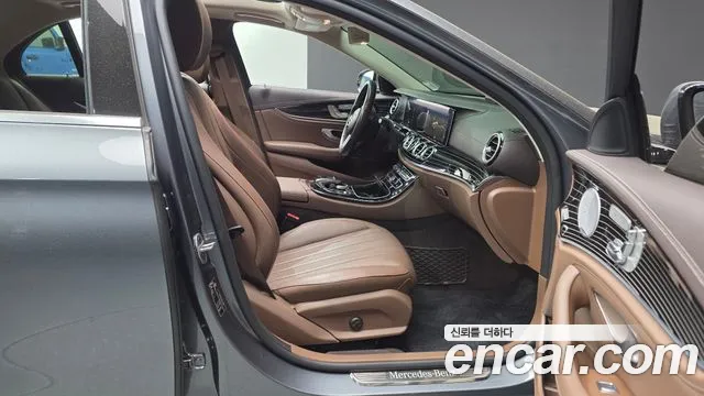 Mercedes-Benz E-Class 2019 — фото 11