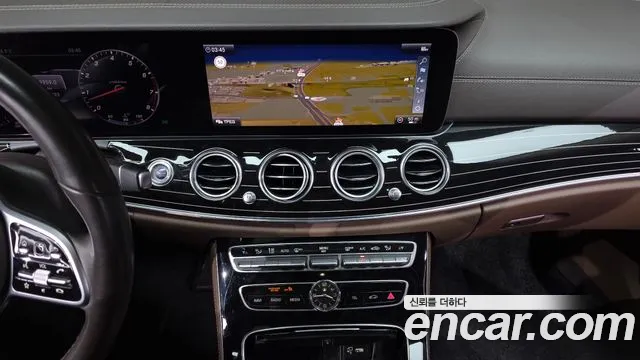 Mercedes-Benz E-Class 2019 — фото 14
