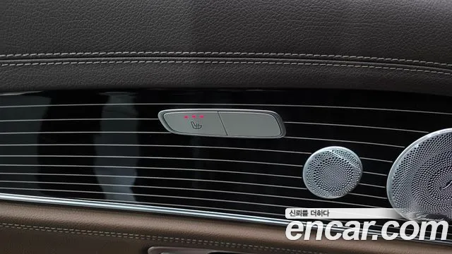 Mercedes-Benz E-Class 2019 — фото 19