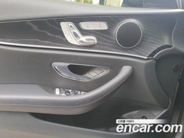Mercedes-Benz E-Class 2017 — фото 15