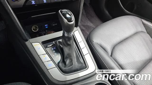 Hyundai AVANTE 2016 — фото 9