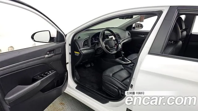 Hyundai AVANTE 2016 — фото 10