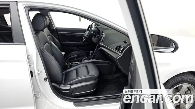 Hyundai AVANTE 2016 — фото 11