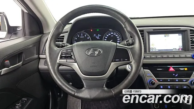 Hyundai AVANTE 2016 — фото 12