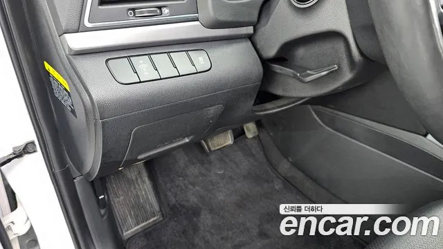 Hyundai AVANTE 2016 — фото 14