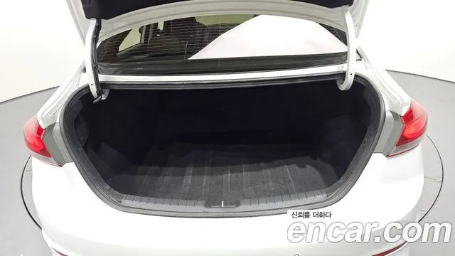 Hyundai AVANTE 2016 — фото 15