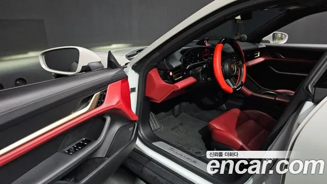 Porsche Taycan 2021 — фото 10
