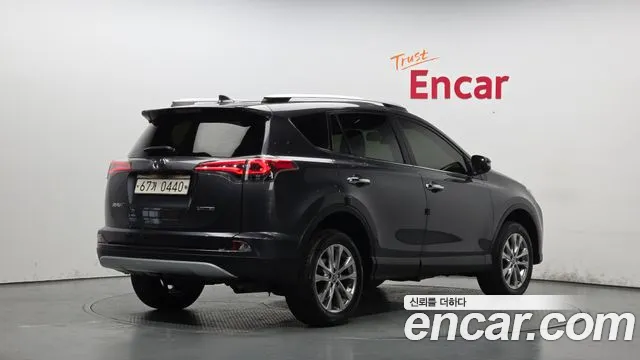 Toyota RAV4 2016 — фото 1
