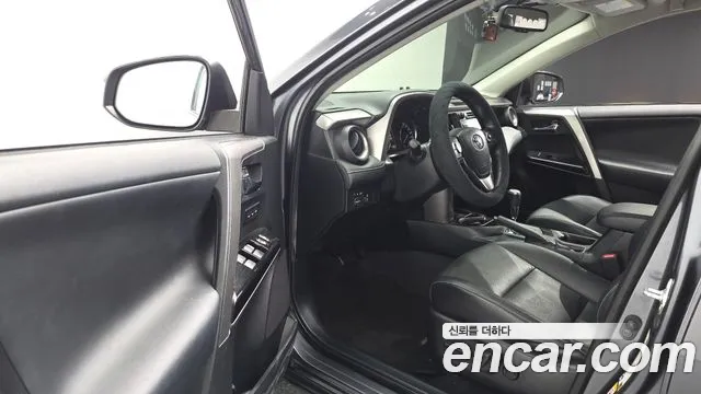 Toyota RAV4 2016 — фото 15