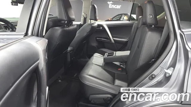 Toyota RAV4 2016 — фото 16