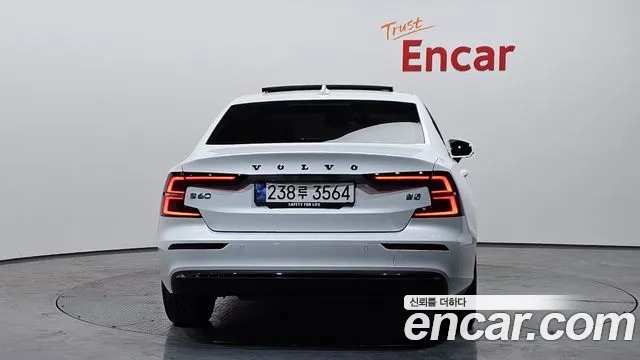 Volvo S60 2024 — фото 4