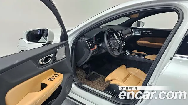 Volvo S60 2024 — фото 13