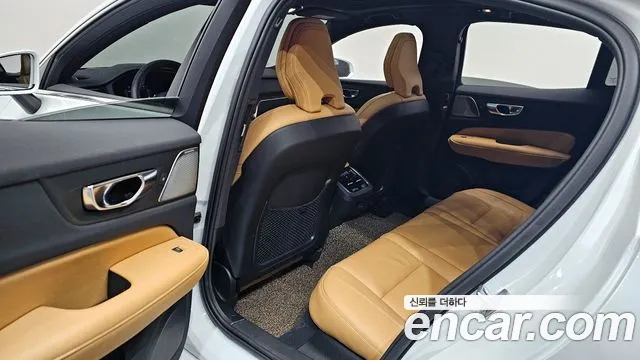 Volvo S60 2024 — фото 17