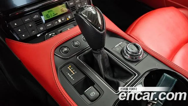 Maserati GranTurismo 2019 — фото 12