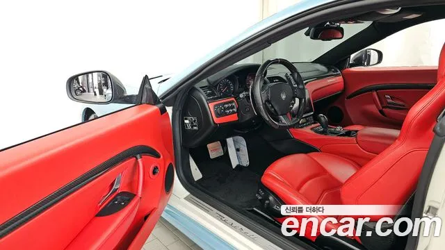 Maserati GranTurismo 2019 — фото 13