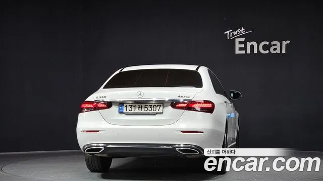 Mercedes-Benz E-Class 2022 — фото 4