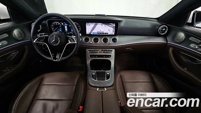 Mercedes-Benz E-Class 2022 — фото 10