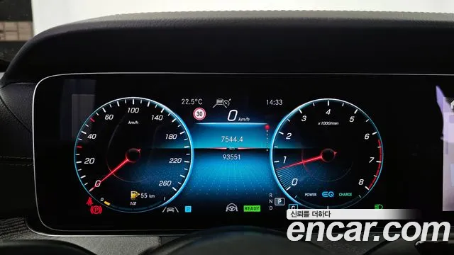 Mercedes-Benz E-Class 2022 — фото 11
