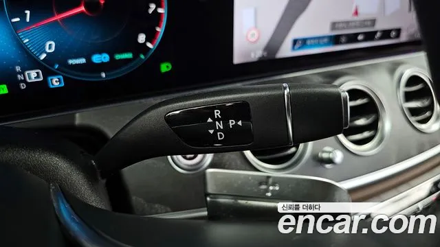 Mercedes-Benz E-Class 2022 — фото 12