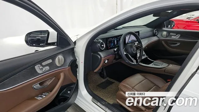 Mercedes-Benz E-Class 2022 — фото 13