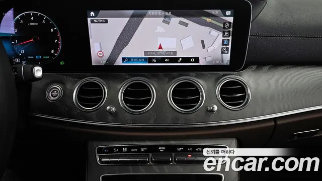 Mercedes-Benz E-Class 2022 — фото 20