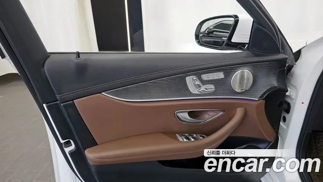 Mercedes-Benz E-Class 2022 — фото 14