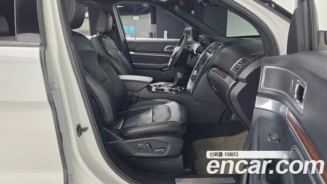 Ford Explorer 2018 — фото 17