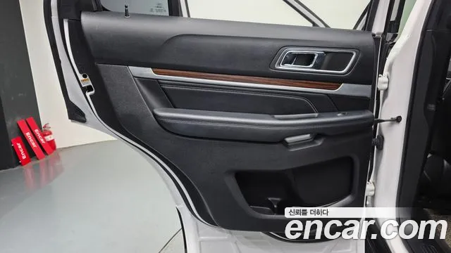Ford Explorer 2018 — фото 15