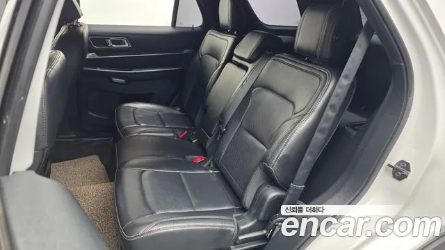 Ford Explorer 2018 — фото 16