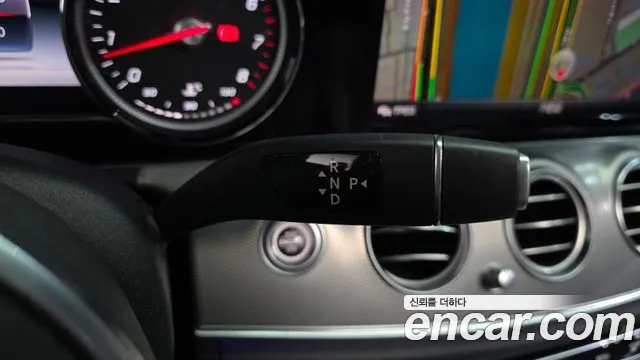 Mercedes-Benz E-Class 2019 — фото 12