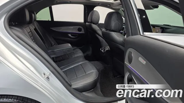 Mercedes-Benz E-Class 2019 — фото 18