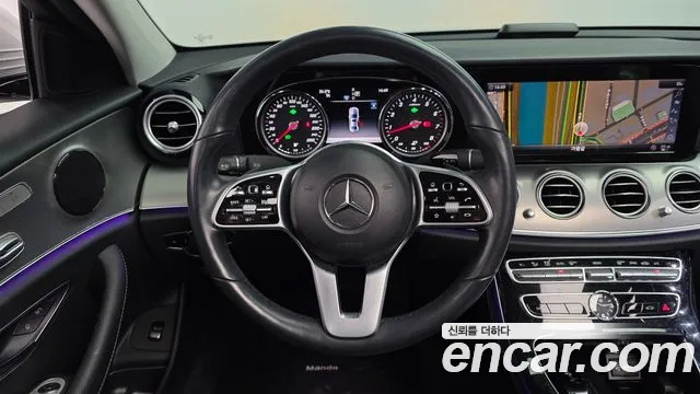 Mercedes-Benz E-Class 2019 — фото 19