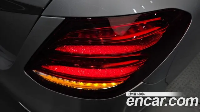 Mercedes-Benz E-Class 2019 — фото 9