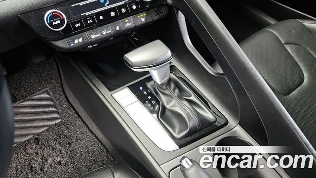 Hyundai AVANTE 2021 — фото 12