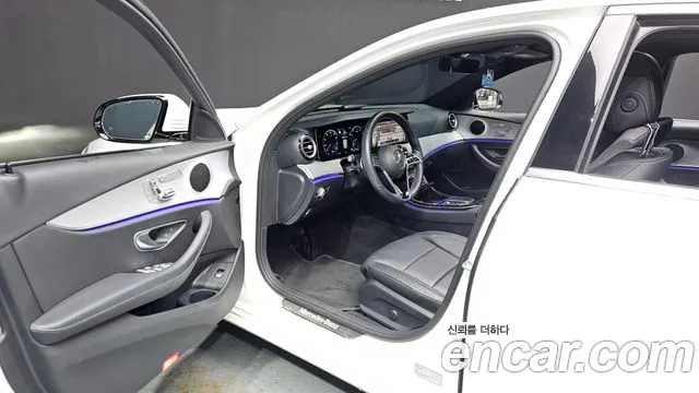 Mercedes-Benz E-Class 2021 — фото 13