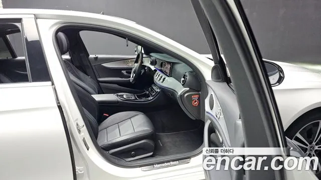 Mercedes-Benz E-Class 2021 — фото 17
