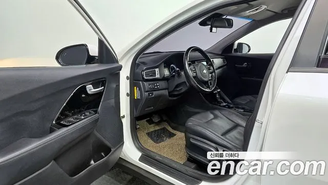 Kia Niro 2018 — фото 10