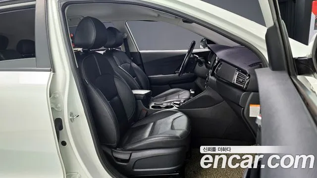 Kia Niro 2018 — фото 11