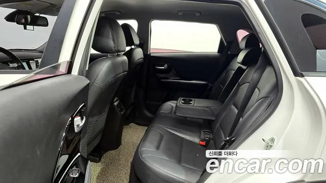 Kia Niro 2018 — фото 12